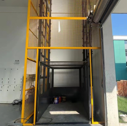 上栗导轨式升降机助力物流园破解运输难题